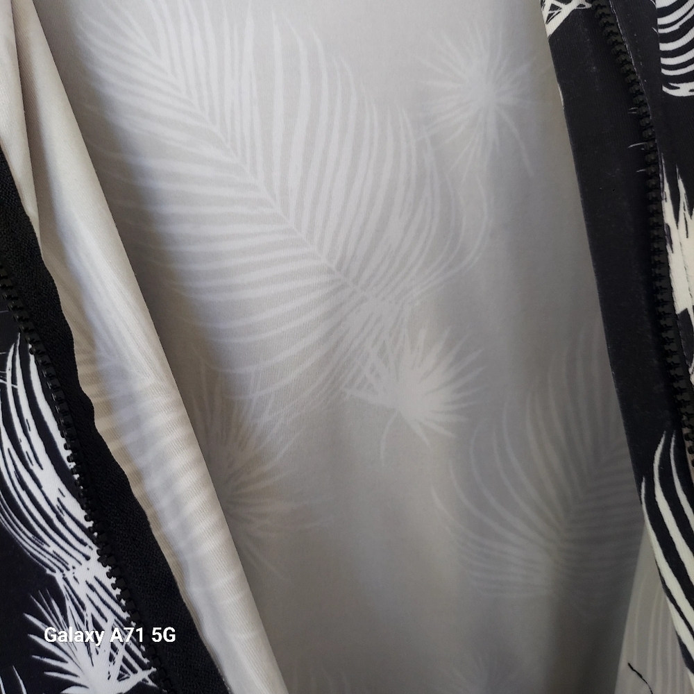 Hurley Womens Full Zip Long Sleeve Hooded Black White Floral Rashguard Sz S - Picture 16 of 16